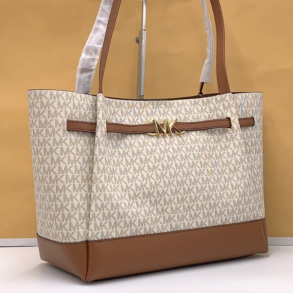 MICHAEL KORS 
Reed Large BELTED Logo Tote Bag VANILLA BROWN SIGNATURE COLOR